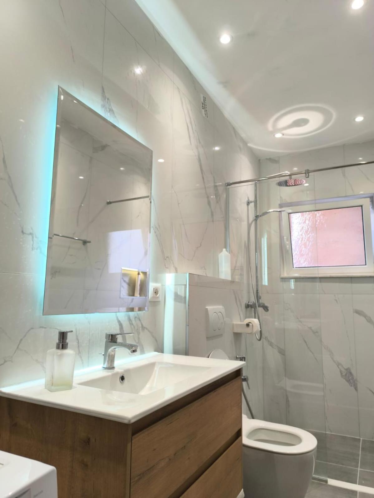 Myslym Shyri Lovely Top Apartment Тирана Экстерьер фото
